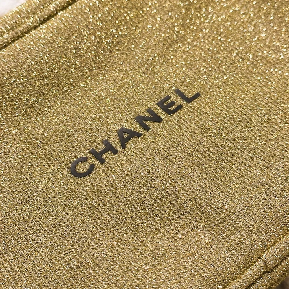 CHANEL glittery gold large cosmetic bag - Picture 2 of 3